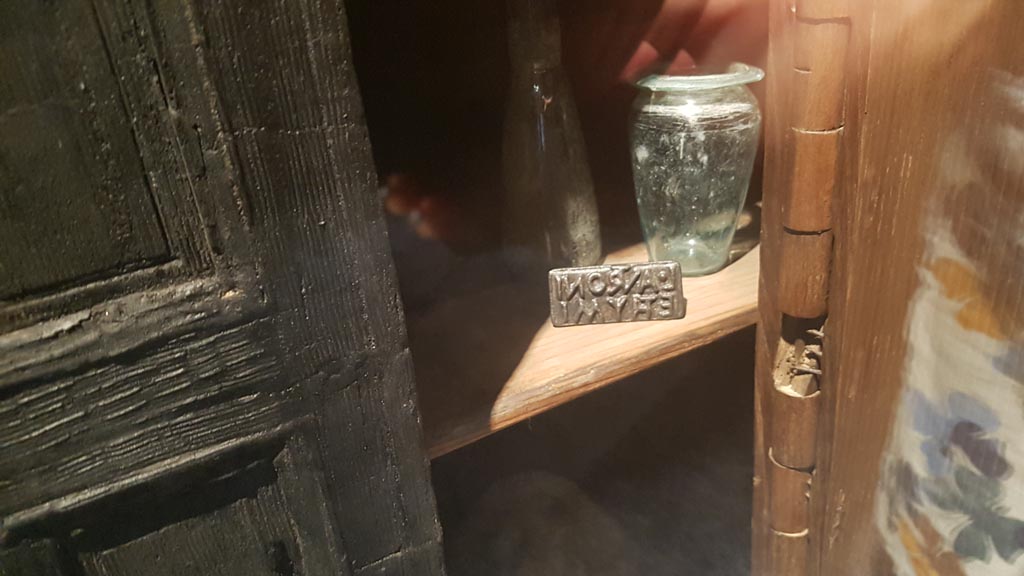 V.31 Herculaneum, August 2023. 
Wooden cupboard containing the seal of Lucius Autronius Euthymius. Photo courtesy of Maribel Velasco.